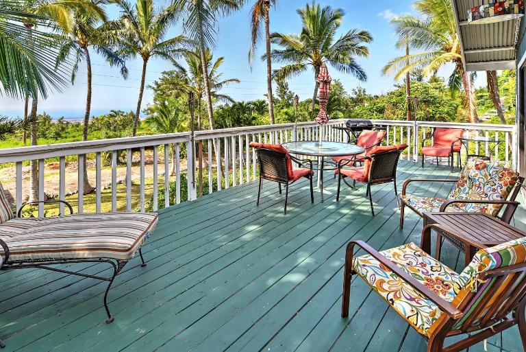 Breezy Kailua-Kona Bungalow w/ Lanai & Ocean View! - B&B Kailua-Kona