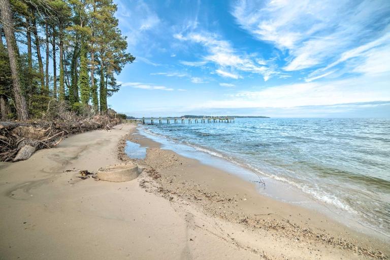 Waterfront Scotland Beach Retreat w/ Private Beach - B&B Ridge