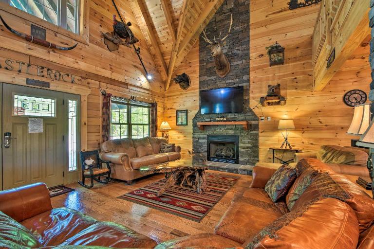 Trenton Cabin w/ Hot Tub - 14 Mi to Lookout Mtn! - B&B Trenton