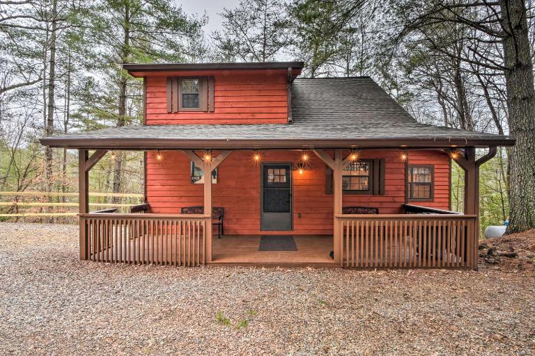 Modern Cabin w/ Deck in the Blue Ridge Mountains! - B&B Blairsville