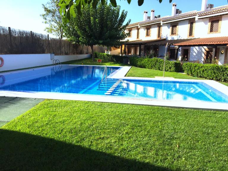 Vistaluque - Casa Adosada de 3 habitaciones con Piscina y Pista de Padel - Chambres d'hôtes Luque