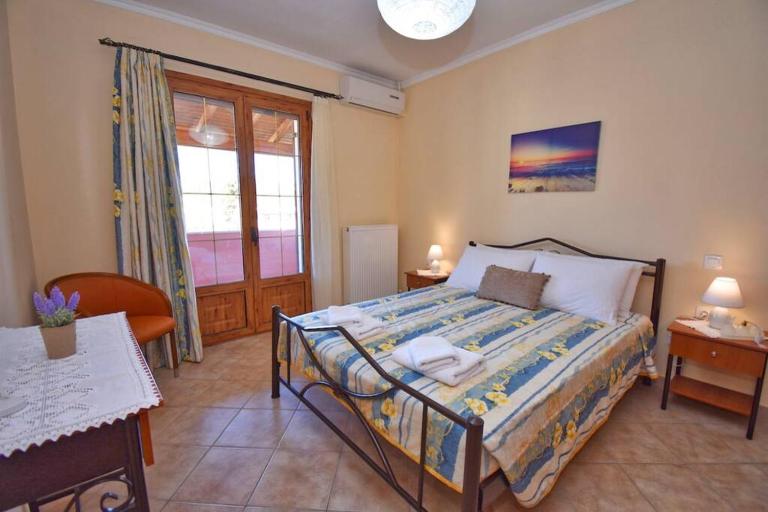 Big New House near the City - B&B Goúlas