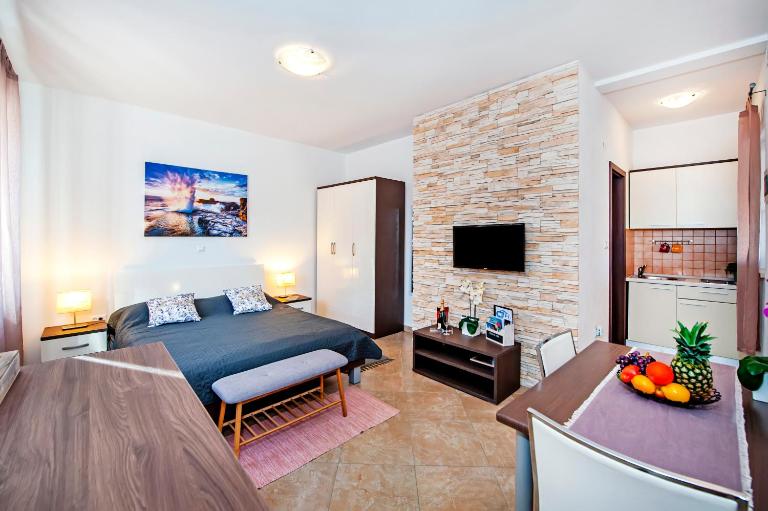 F&R Apartments - Bed and Breakfast Rovinj