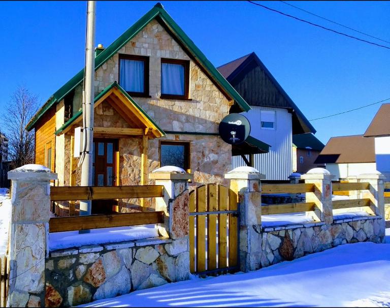 Guesthouse MG - Bed and Breakfast Žabljak