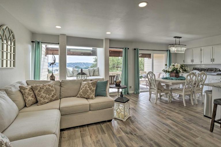 Lakefront Resort Living: Pool, Golf, Tennis & More - Chambres d'hôtes Point Venture