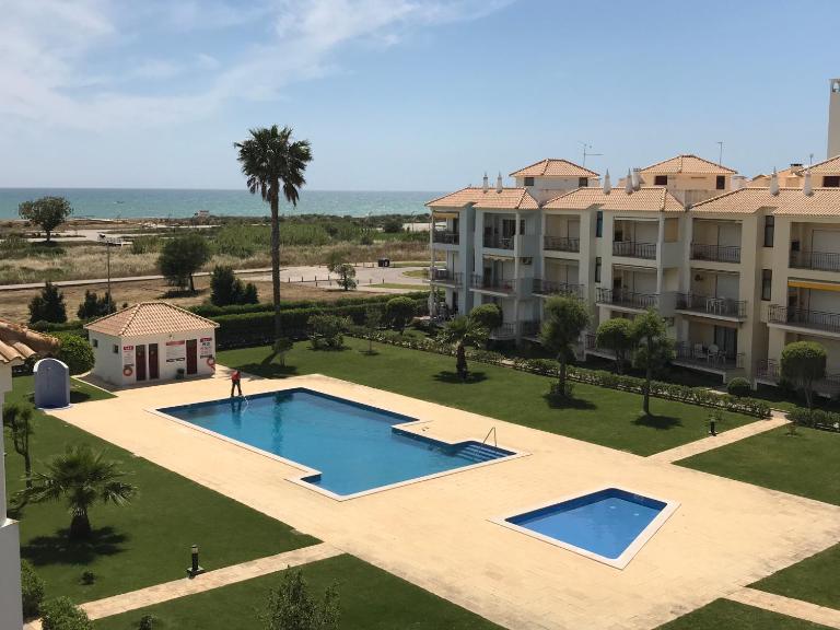 Vila Columbus T2 Frente Mar e Piscina - Bed and Breakfast Quarteira