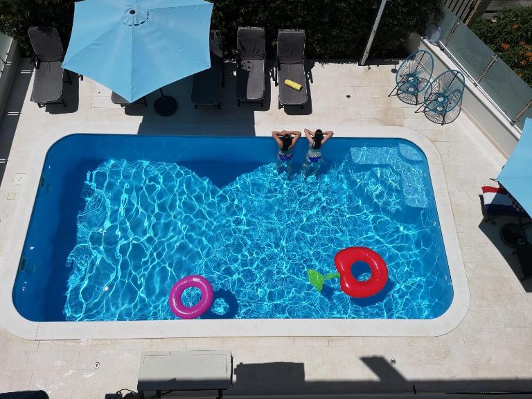 Villa Olivia - Beach & Pool Apartments near Split & Trogir - B&B Kutleše