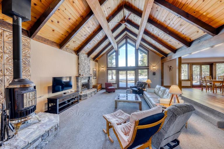 Country Club Retreat - B&B South Lake Tahoe