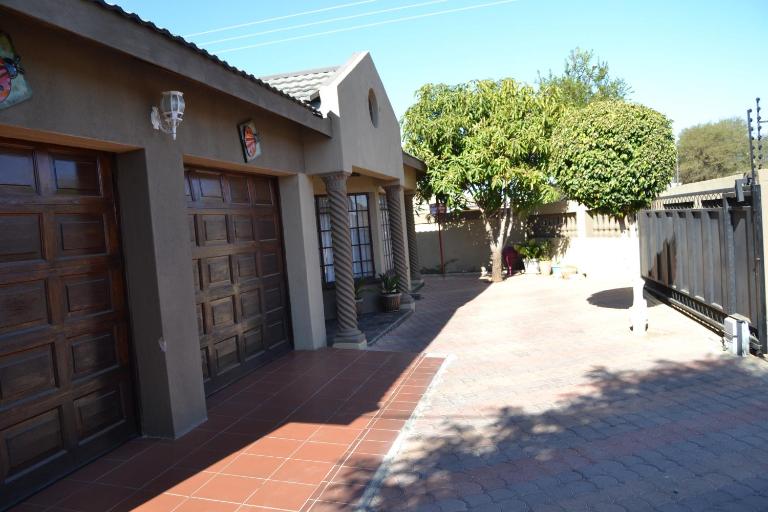 Triple Palms Bed and Breakfast - B&B Gaborone