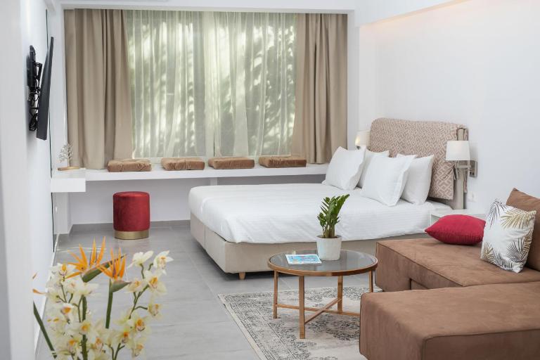 The Square Six - B&B Atenas