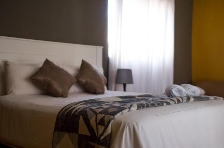 Seroloana Guest House - Bed and Breakfast Rustenburg