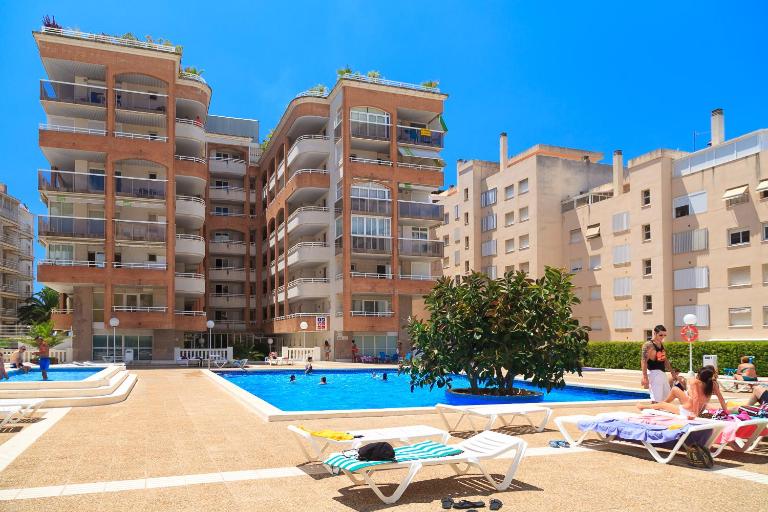 UHC Center Family Apartments - Bed and Breakfast Salou