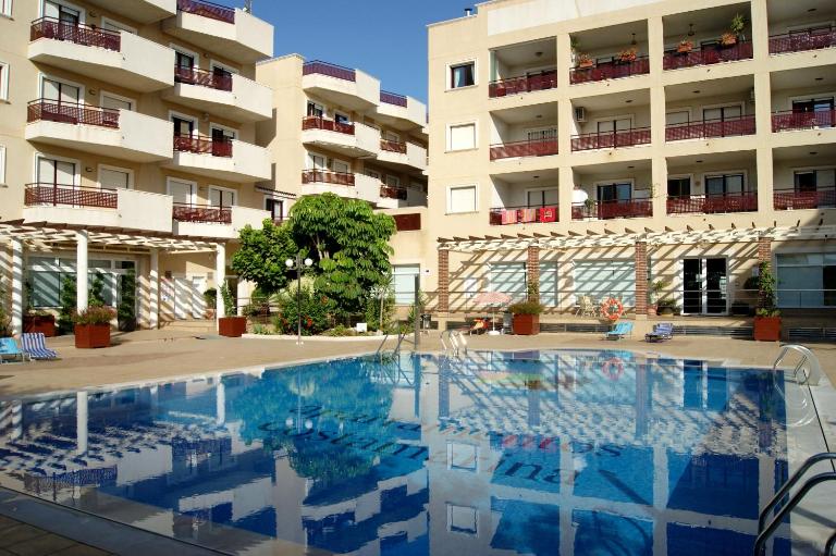 COSTA MARINA - Cabo Roig - Vista a piscina - B&B Cabo Roig