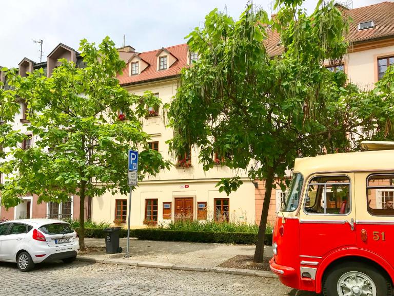 Golden Wood Apartments - B&B Pilsen
