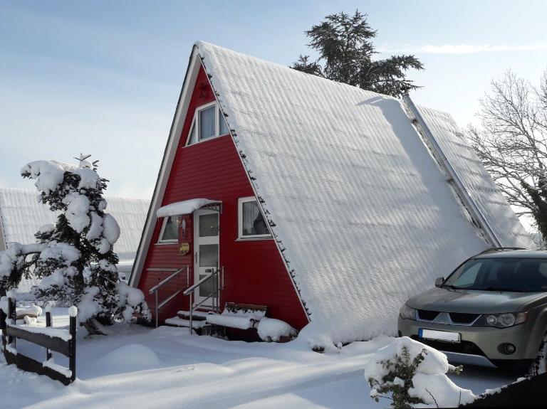 Eifeler Finnhaus mit Sauna, Mühlenberg 13 - Chambres d'hôtes Dockweiler