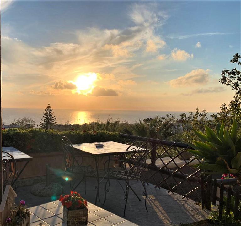 La Terrazzina sul tramonto - B&B Forio