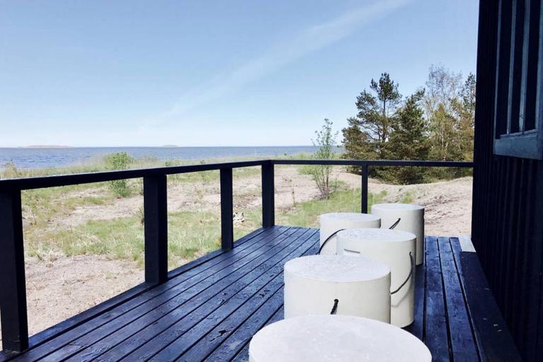 H A R R B Å D A - kaksi mökkiä merenrannalla - B&B Kokkola