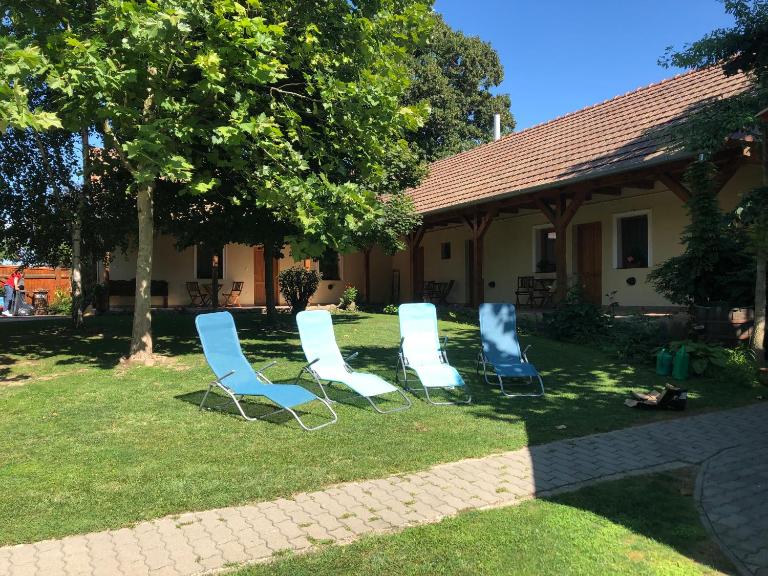 Tisza-Kert Vendégház -Tisza-Kert Vendégház II - B&B Tiszafüred