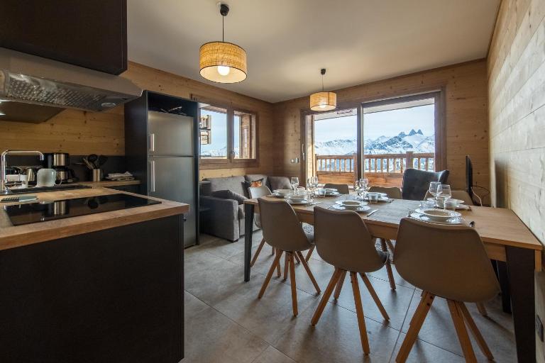ODYSSEE CRC01 Appartement traversant sur les pistes - B&B La Toussuire