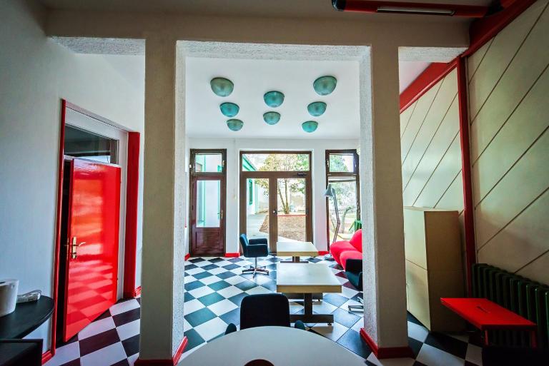 PB Urban Garden Stay with secured Parking - B&B Sremska Mitrovica