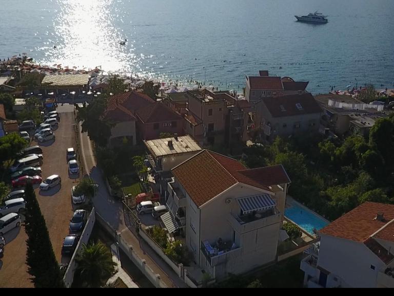 Apartments Pean - Bed and Breakfast Tivat