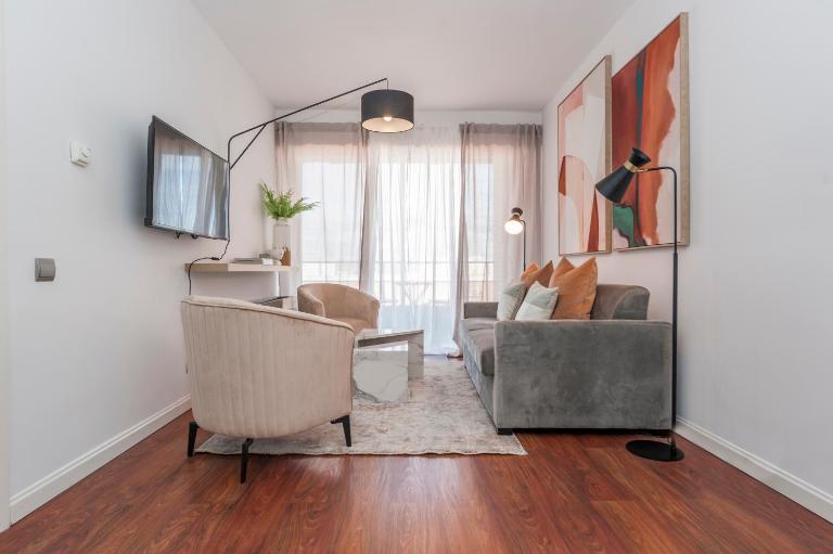 Tu Escapada Urbana - Plaza de Castilla III, Diseño y Localización - B&B Madrid
