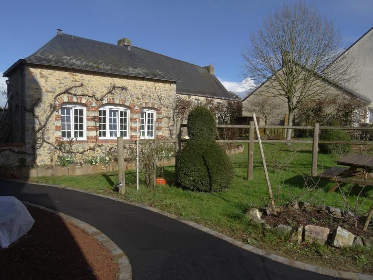 Manoir de la Grand'Cour - Bed and Breakfast Soulgé-sur-Ouette