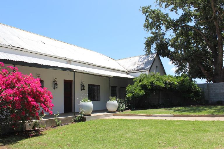 Rooikraal Farm Guesthouse and dam - B&B Prince Alfred Hamlet