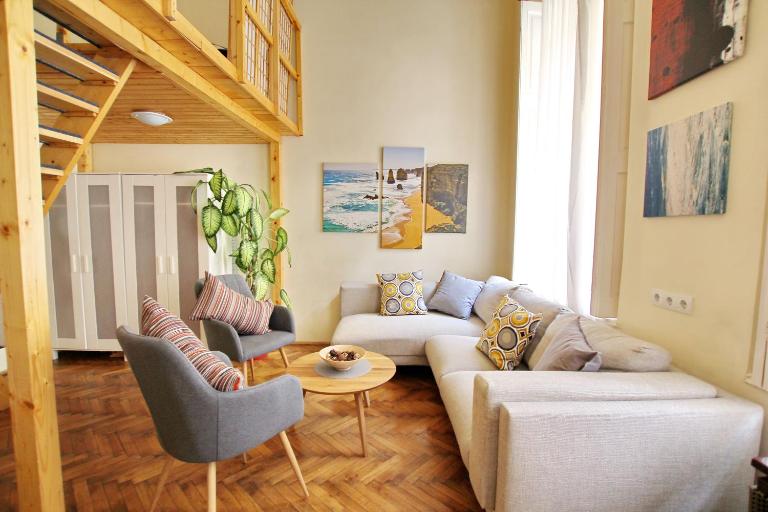 Hip Apartment at the Museum - B&B Budapest