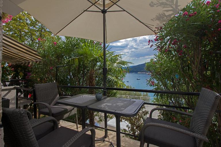 Modern 2 BDR & 2 Bathroom app with sea view, 077 - B&B Rabac
