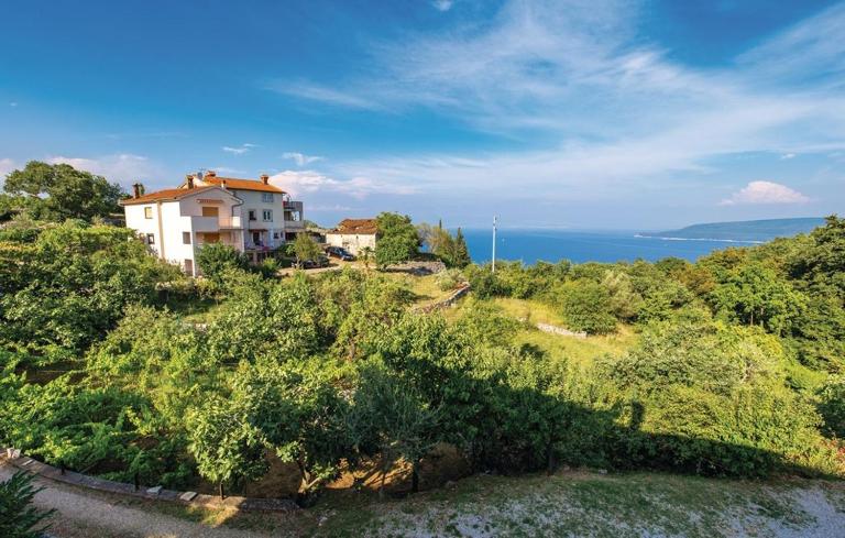 Apartments Damir with Sea View - B&B Brseč
