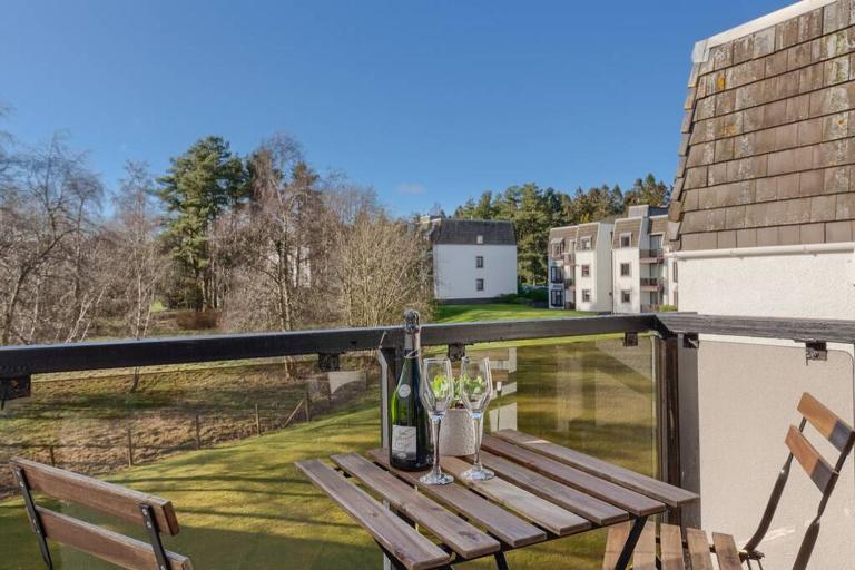 45 Guthrie Court, Fantastic top floor apartment next to Gleneagles - Bed and Breakfast Auchterarder