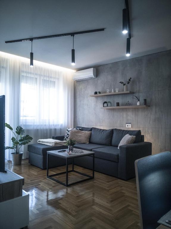 Raw Industrial City Apartment - Chambres d'hôtes Subotica