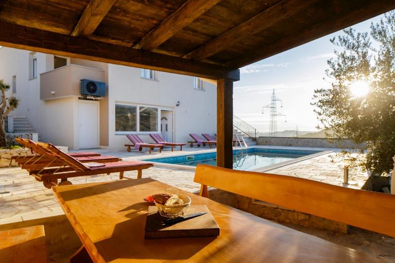 Villa Anabella peaceful holiday home with pool - Bed and Breakfast Klis