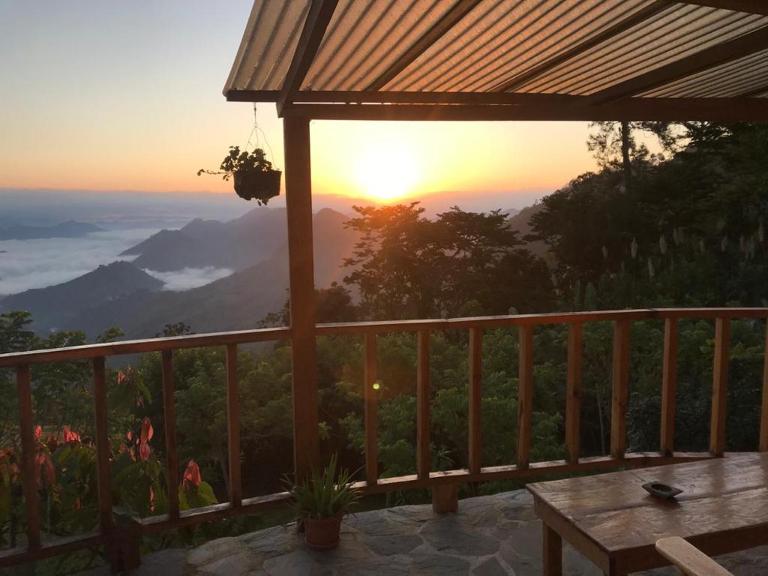 Mountain Nest - B&B Lanquín
