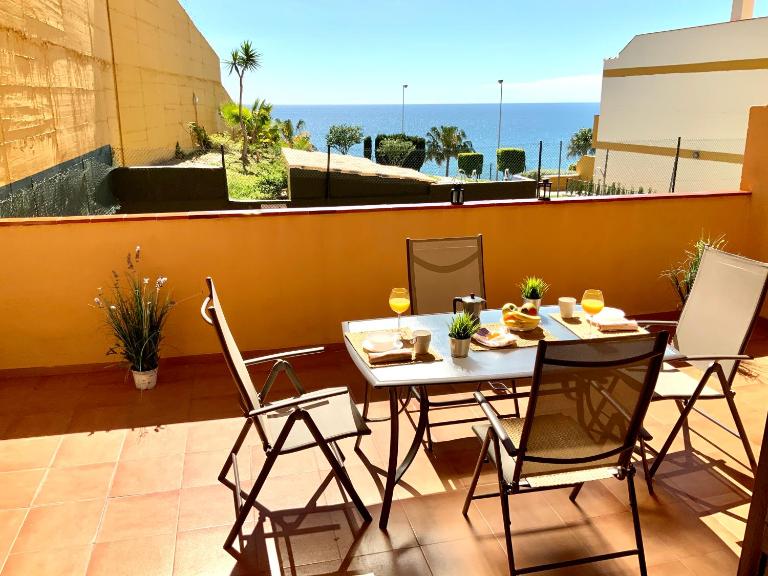 Playa Carvajal - Gran terraza privada - Vistas al mar - 2 dormitorios - B&B Benalmádena