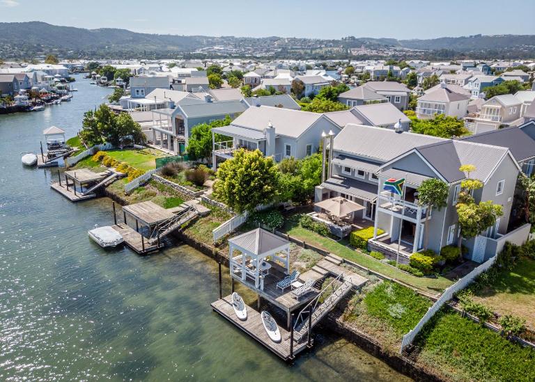 Canal Waterside Lifestyle on Thesen Islands - Bed and Breakfast Knysna