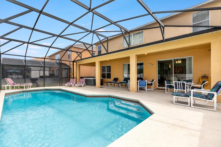 Family Friendly Vacation Home with South Facing Pool - Hot Tub - Game Room - Near Disney - Ferienwohnung Kissimmee