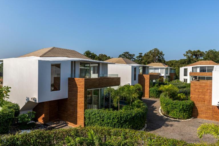 La Maroma by The Blue Kite - 3BHK Luxury Villas with Private Pool, Fully Equipped Kitchen, Garden, Patio, Security & WiFi Near Vagator Beach - B&B Vagator