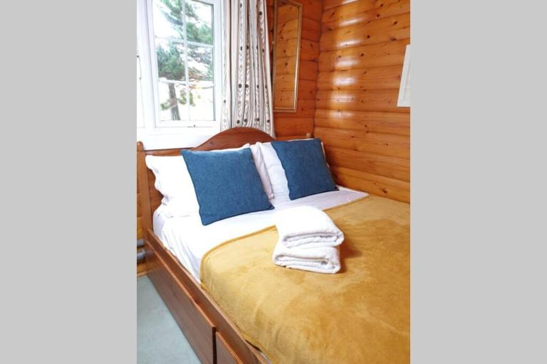 Rustic Log cabin in Snowdonia By Seren Short Stays - Ferienwohnung Trawsfynydd