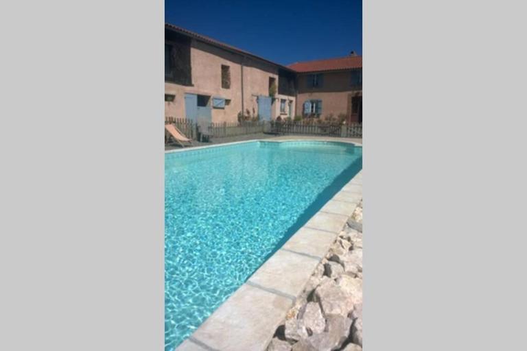 Gîte à la ferme avec piscine - B&B Bernadets-Debat