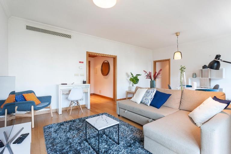 Central Orient Residence - Modern, spacious and sunny! By the river! - B&B Lisbon