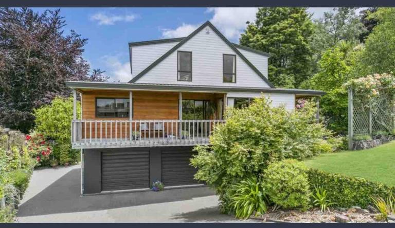 Lake view family Lodge up to 12 people - B&B Rotorua
