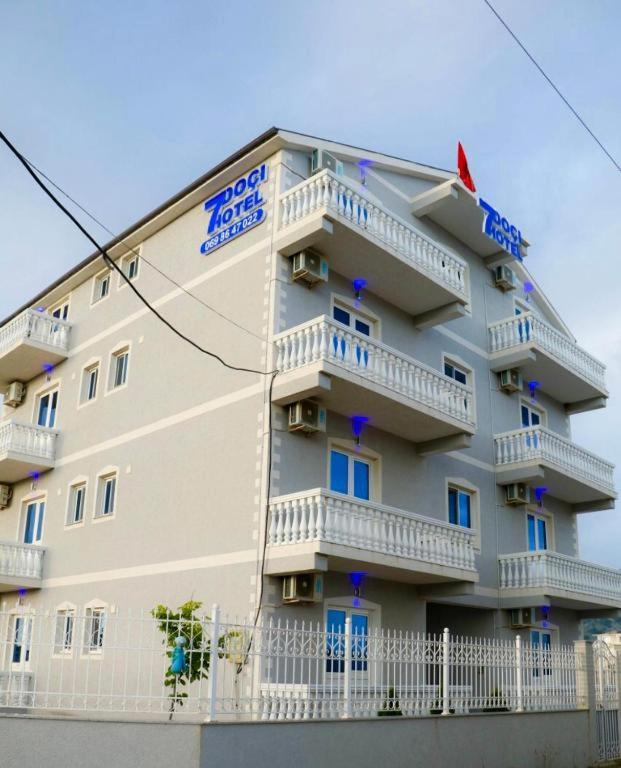 Doçi Seven Hotel - B&B Velipojë