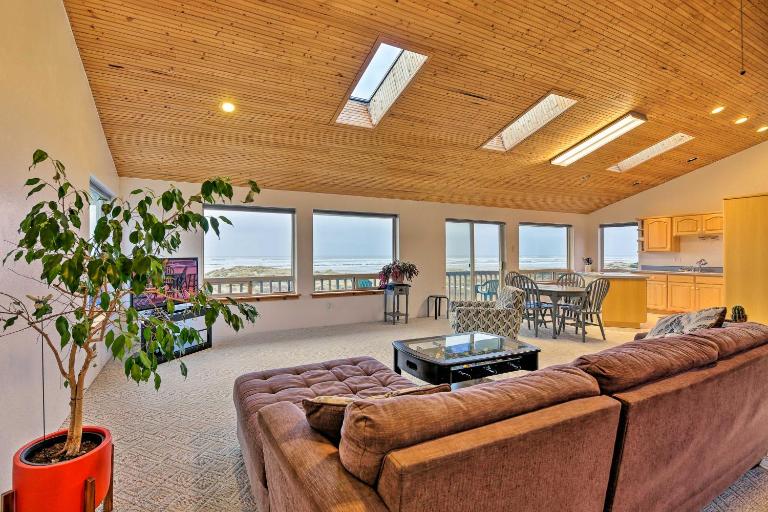Sanderling Sea Cottages, Unit A: Pet Friendly! - B&B Waldport