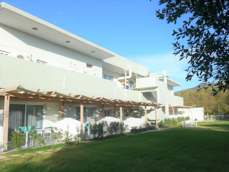Kalamaki Plaza Apartments - Chambres d'hôtes Kalamákion