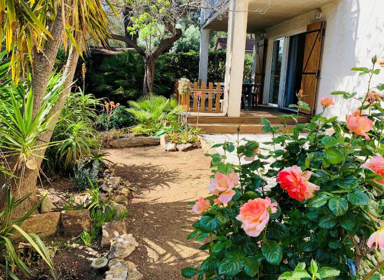 Ecrin de verdure sur Le Lavandou - Classement Tourisme 3 Etoiles - B&B Le Lavandou