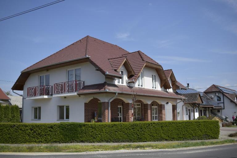 Főnix Apartmanház - Ferienwohnung Nagypáli