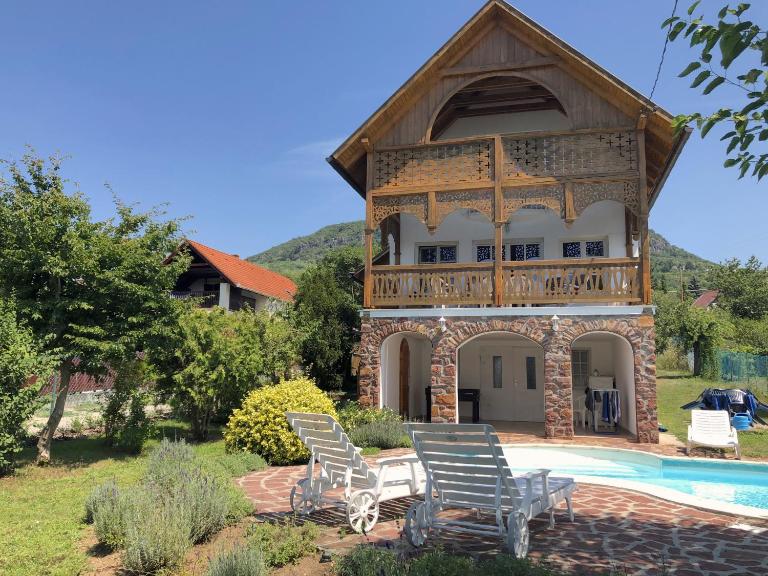 ALPHA - B&B Badacsonytördemic