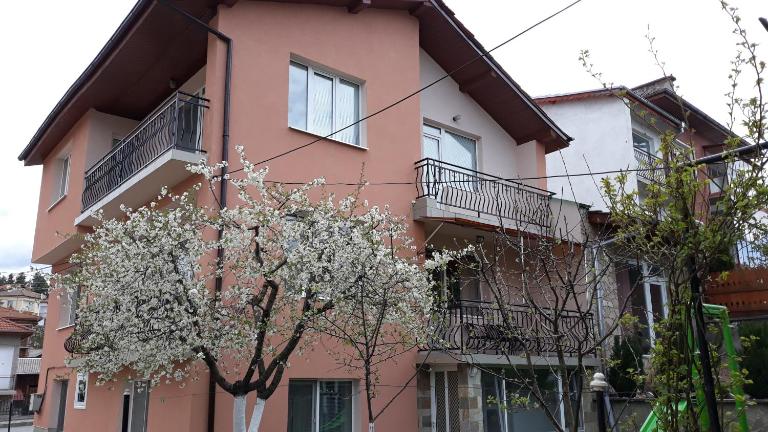 Вила Багрянови - B&B Dospat
